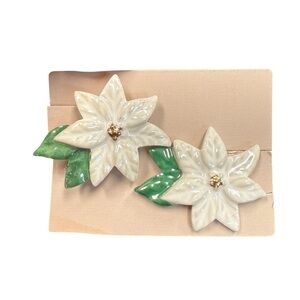 Avon white & Green porcelain poinsettias clip earrings NIB vintage 1992